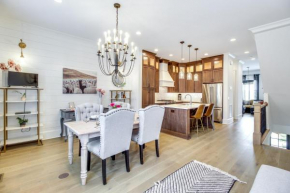 Charming Savannah Townhome - 1 Block to Riverwalk!